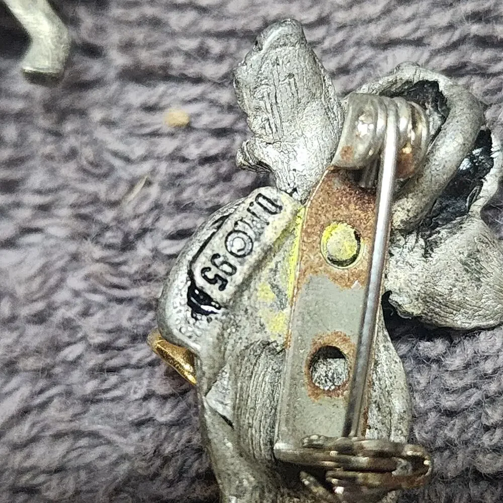 Set of 2 1995 Vintage Angel pins signed 